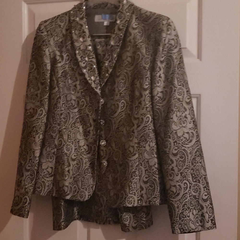 2 piece skirt suit